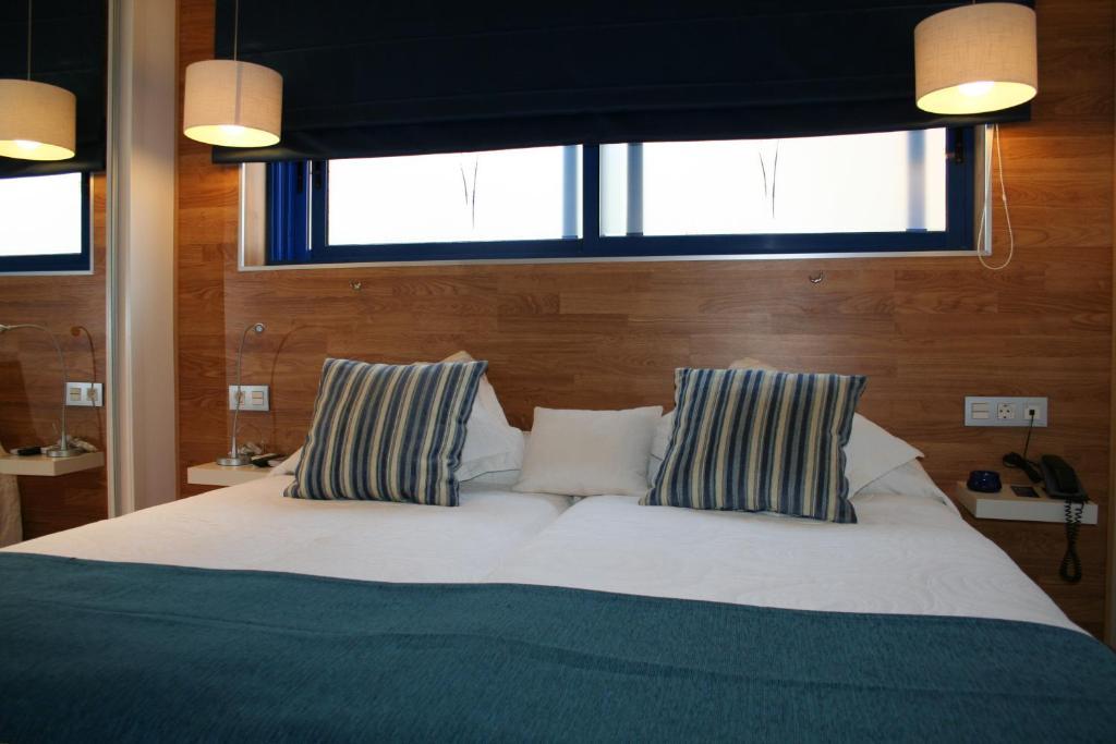 Hotel Fetiche Alojamiento Con Encanto Benidorm Room photo